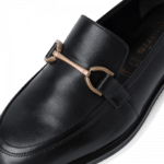 Mocasini negri cu accesoriu auriu Tamaris - imagine 3